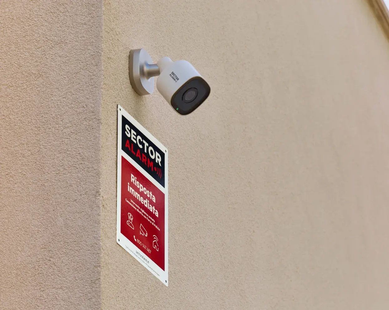 Crime deterrent signs – visible in the dark